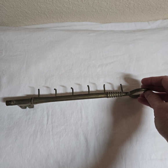 Vintage Brass Key-shaped Key Holder - Picture 2 of 5